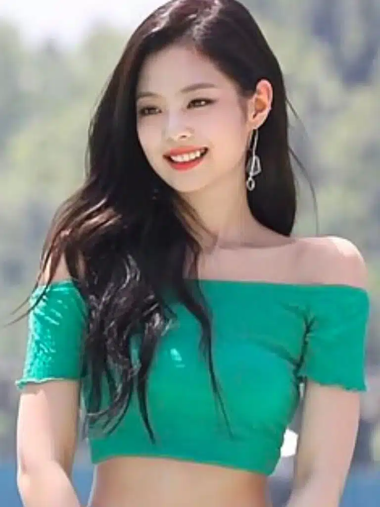 Jennie Biography: Wiki, Age, Career, Height, Weight, Net Worth & More